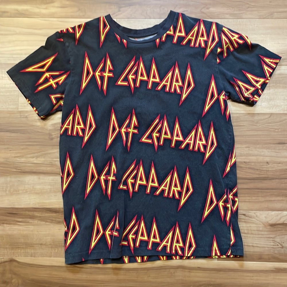 Def Leppard shirt